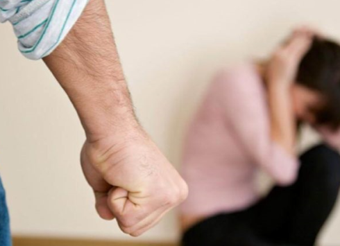Bạo hành gia đình là gì? Tại sao cần Dịch vụ luật sư tư vấn bạo hành gia đình?